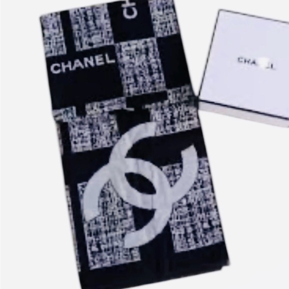 CHANEL Black and White Graphic Logo Scarf - Picture 2 of 6